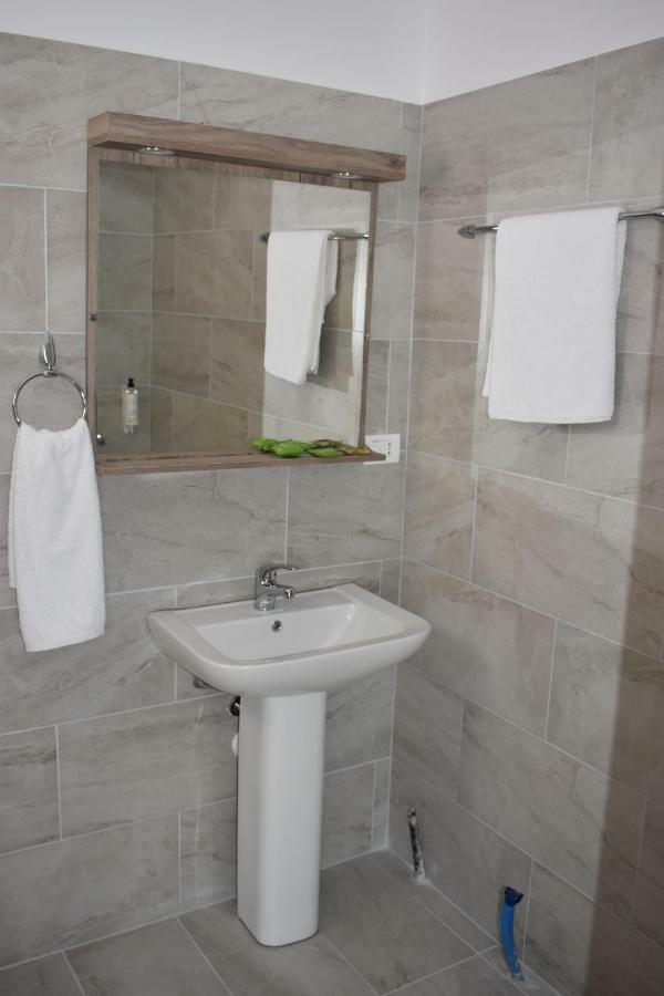 Hotel Vila Nino Berat Kültér fotó